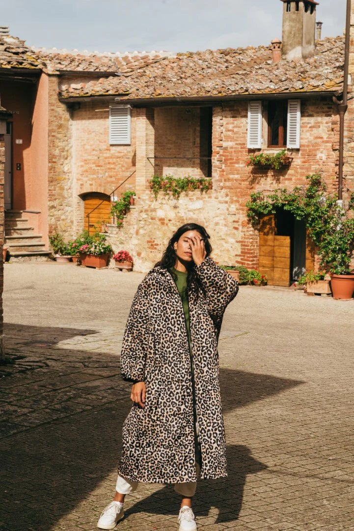 Sittingsuit, the wearable blanket, Snow Leopard
