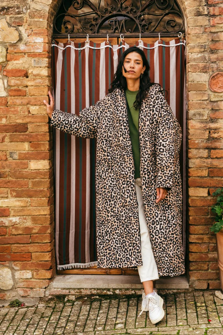 Sittingsuit, the wearable blanket, Snow Leopard