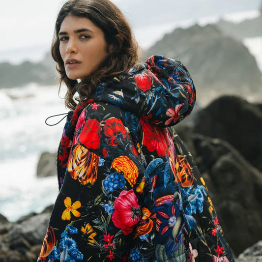 Sittingsuit, the wearable blanket, Black Flora
