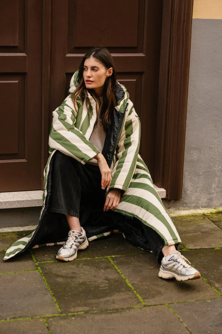 Sittingsuit, the wearable blanket, Santorini
