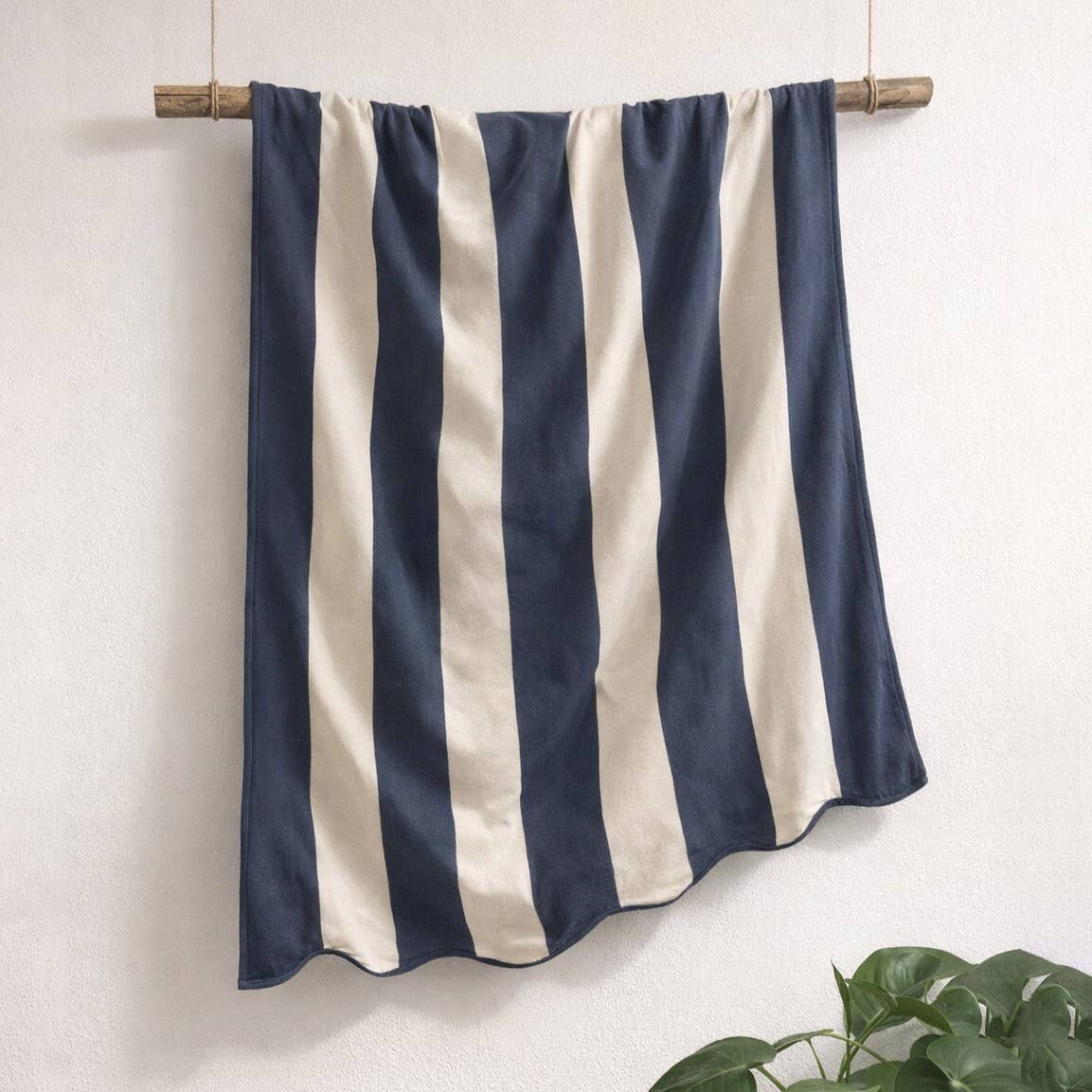 Allure Bath Fashions - Large Scalloped Striped Beach Towel 90 x 170cm - 100% Cotton: Green