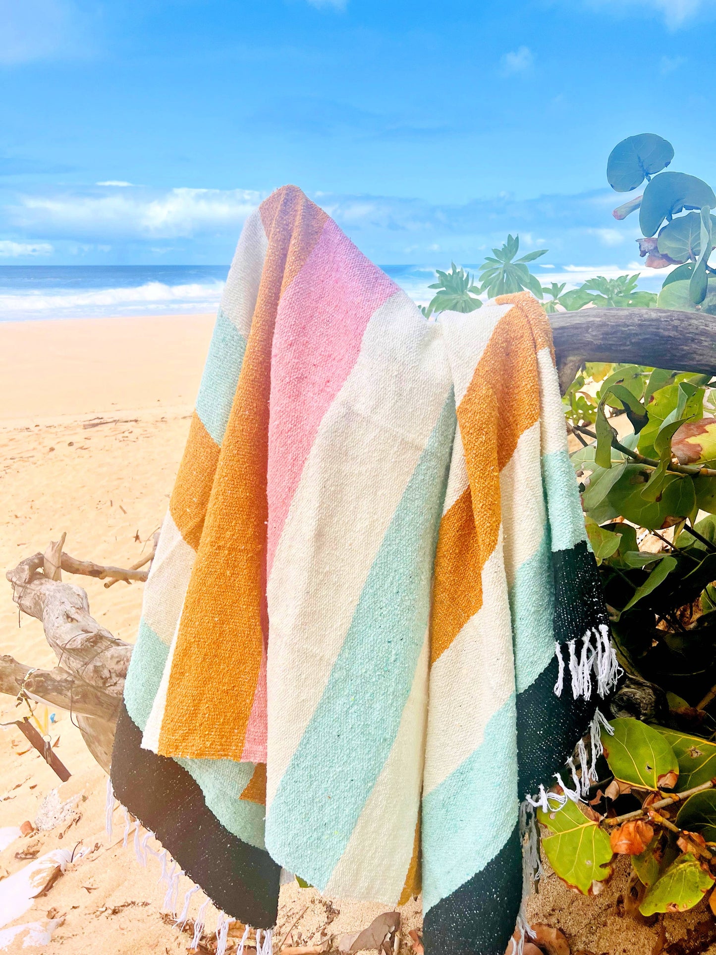 Mahalo Market - Ohana Lightweight Beach Blanket l Mexican Blanket l Throw