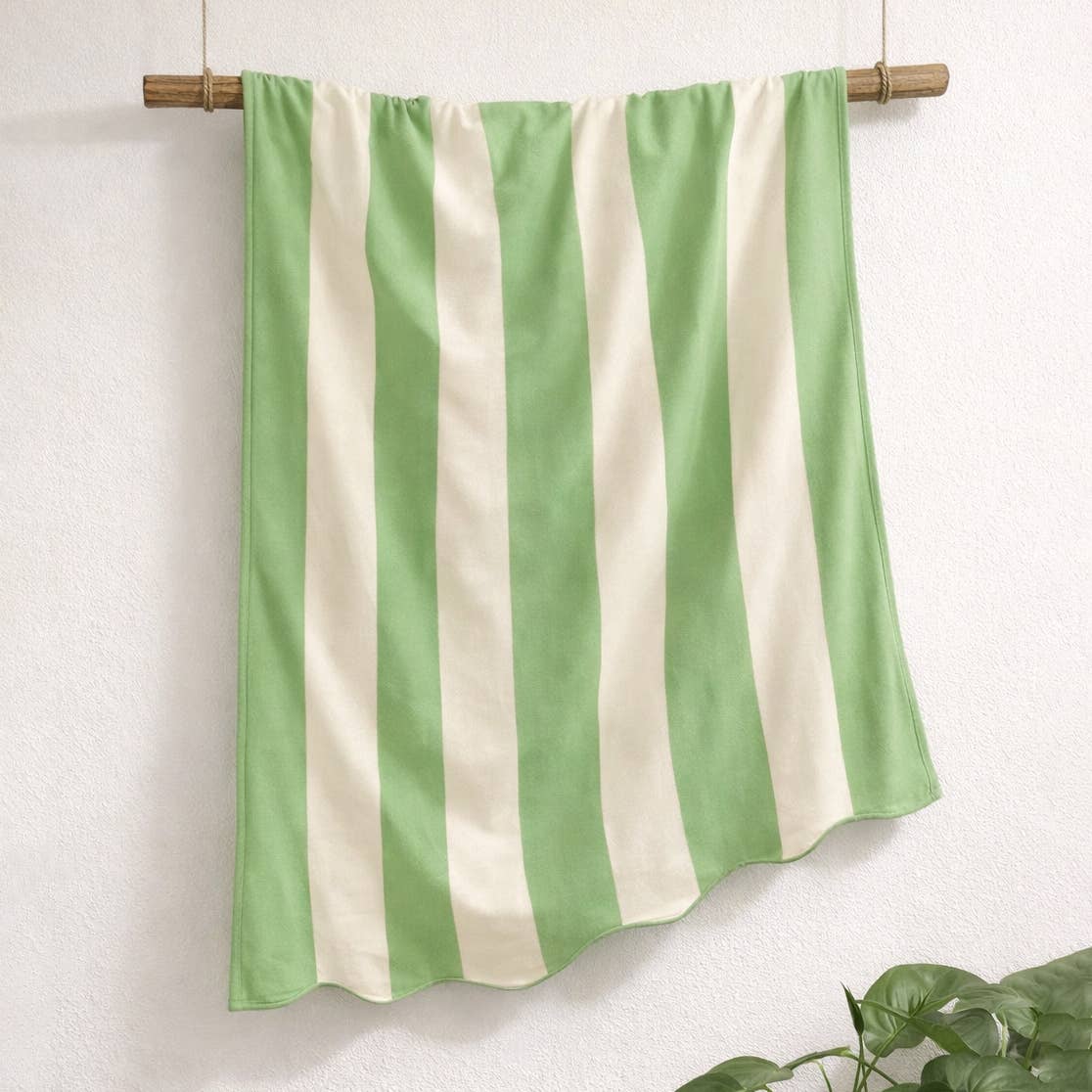 Allure Bath Fashions - Large Scalloped Striped Beach Towel 90 x 170cm - 100% Cotton: Ice Blue