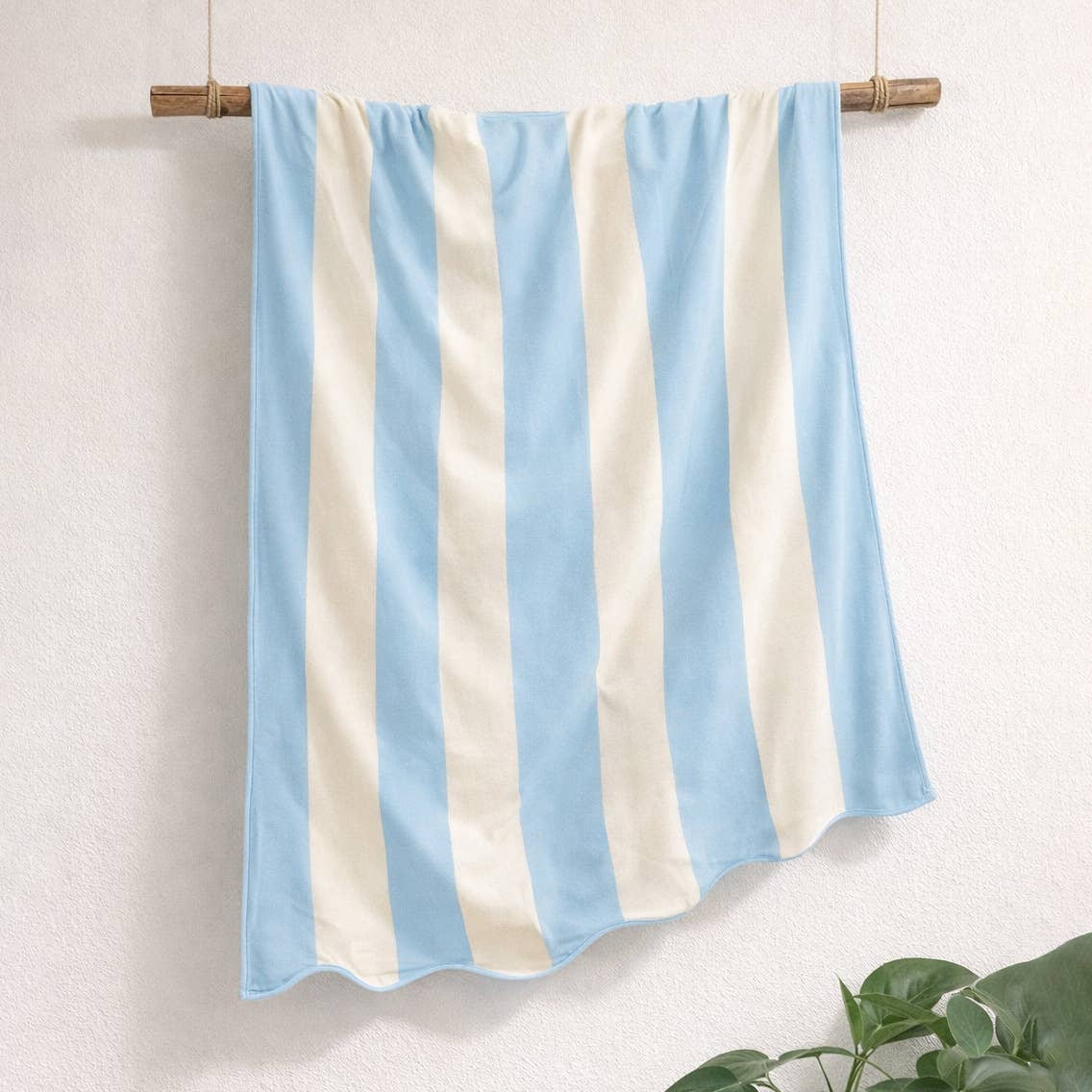 Allure Bath Fashions - Large Scalloped Striped Beach Towel 90 x 170cm - 100% Cotton: Ice Blue