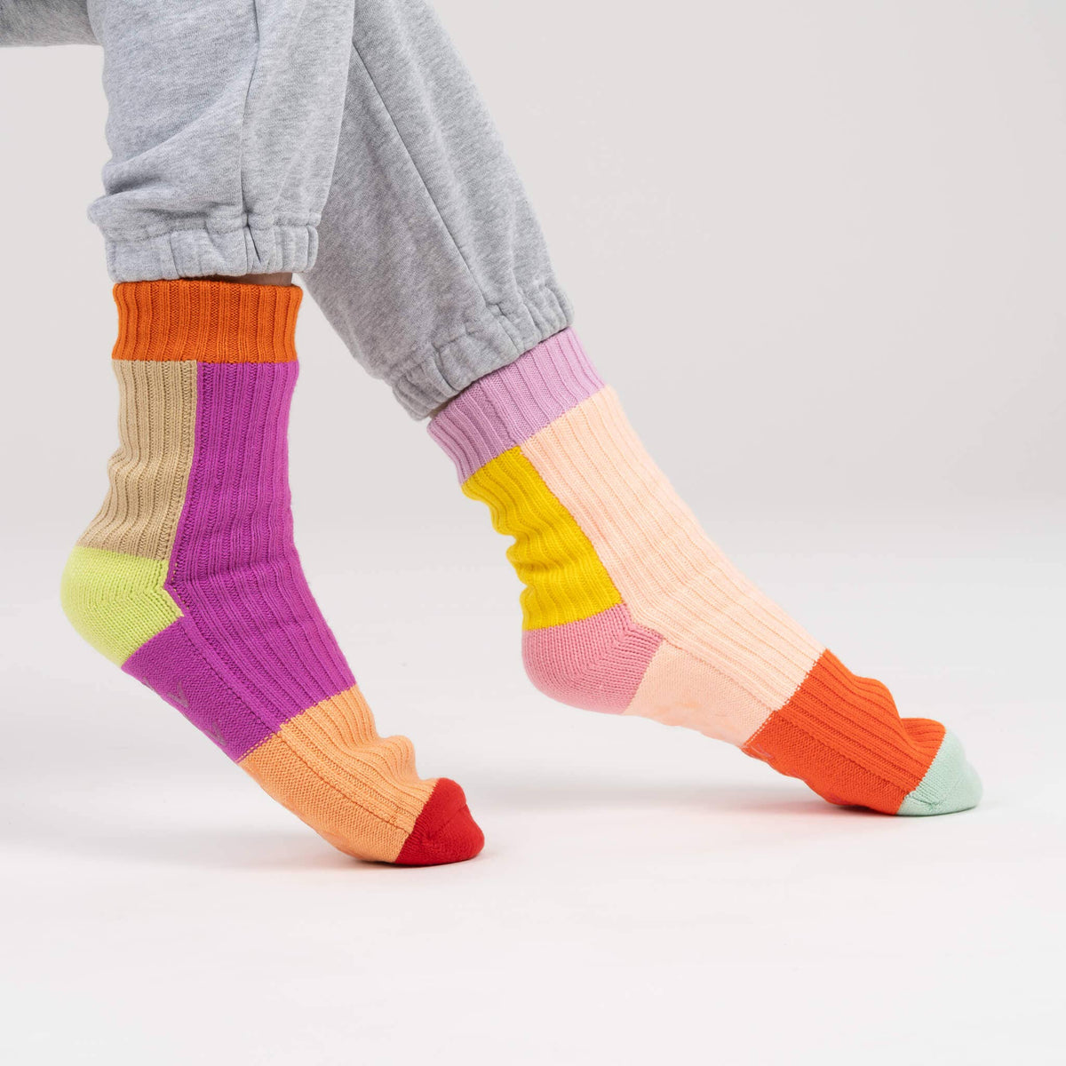 VERLOOP Mismatch House Socks: Pink