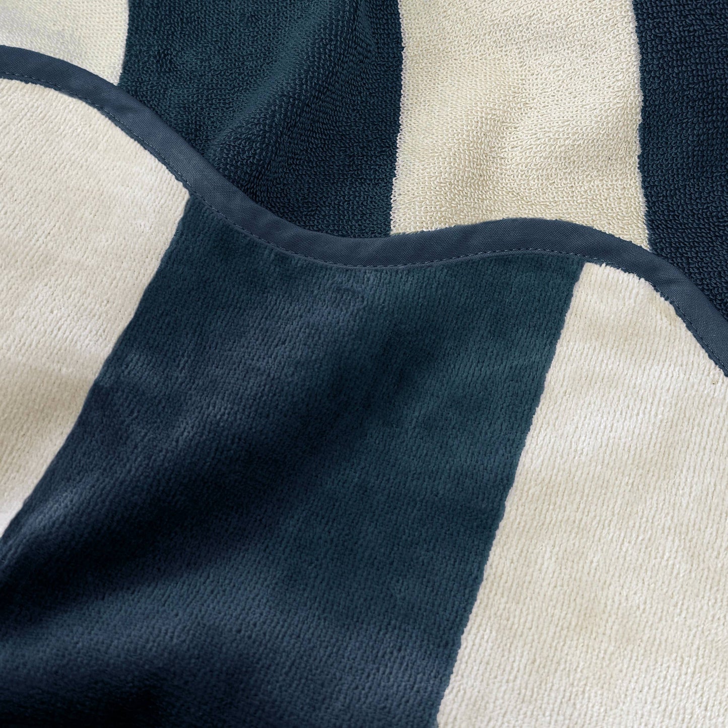 Allure Bath Fashions - Large Scalloped Striped Beach Towel 90 x 170cm - 100% Cotton: Green
