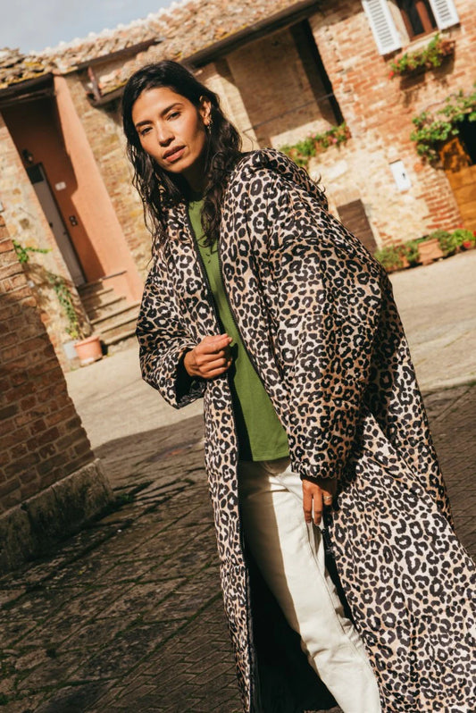 Sittingsuit, the wearable blanket, Snow Leopard