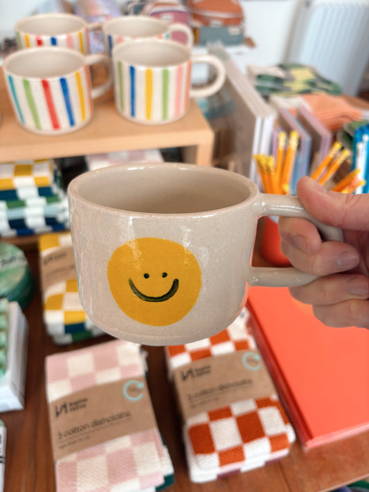 Hand painted stoneware mug - Smiley