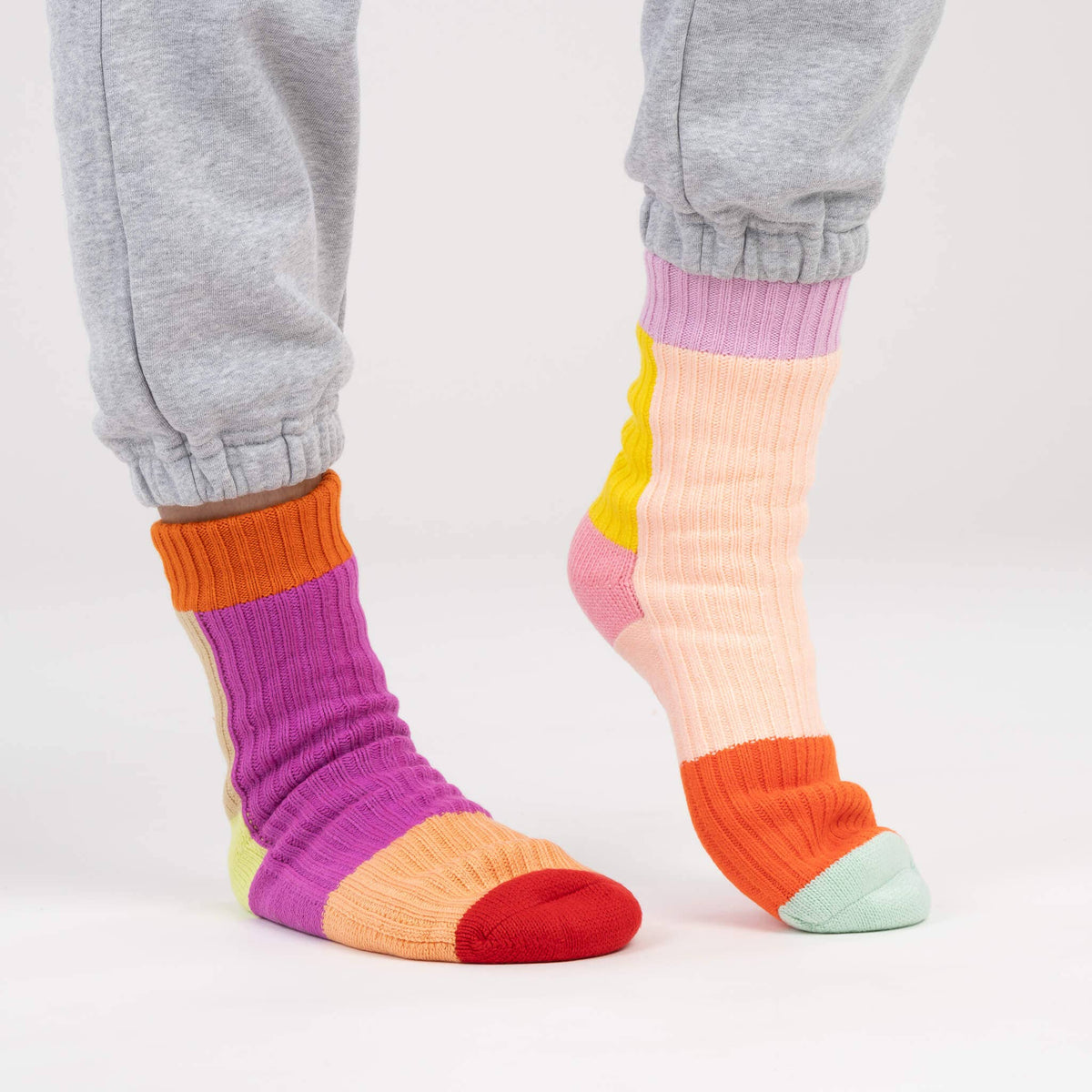 VERLOOP Mismatch House Socks: Pink