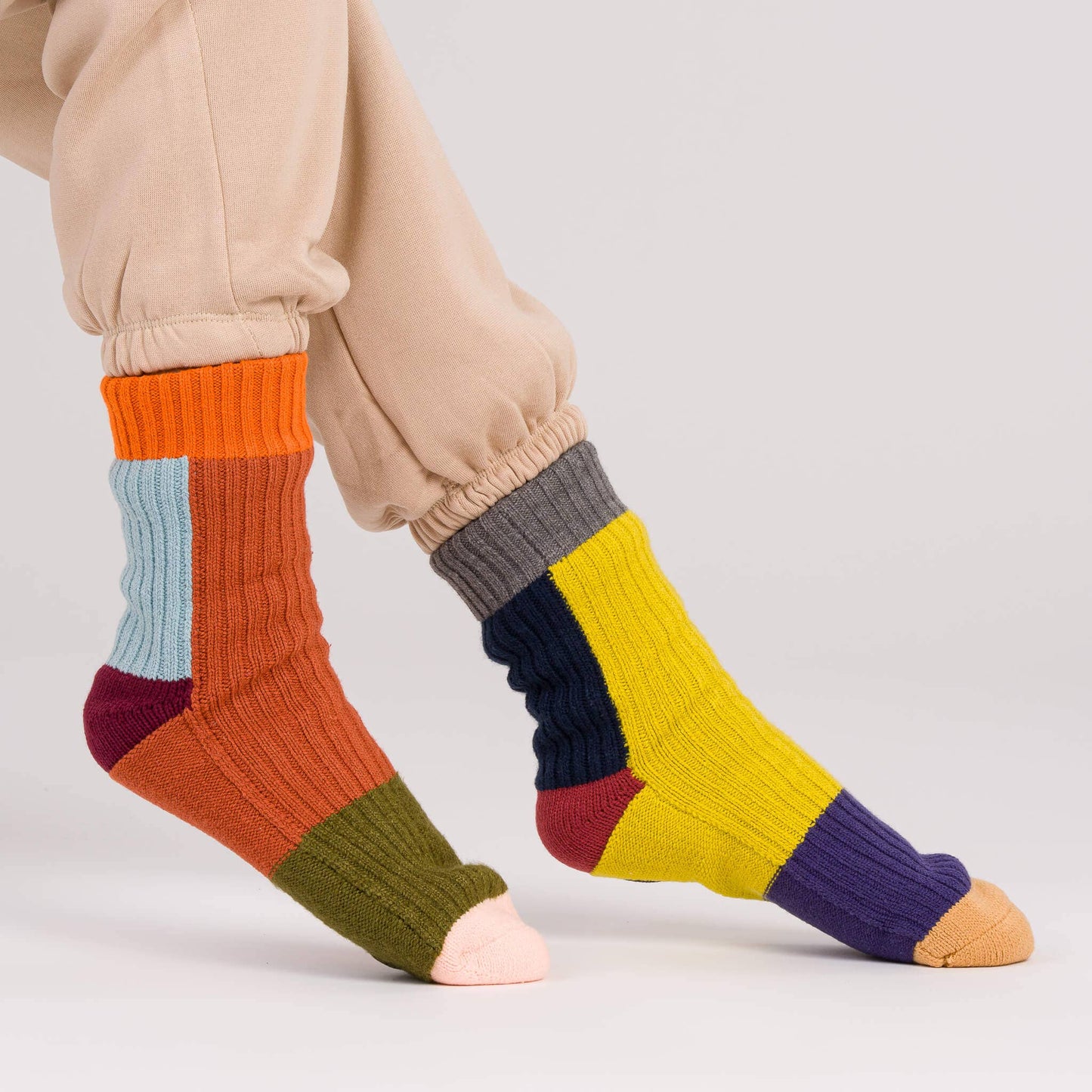 VERLOOP Mismatch House Socks: Desert