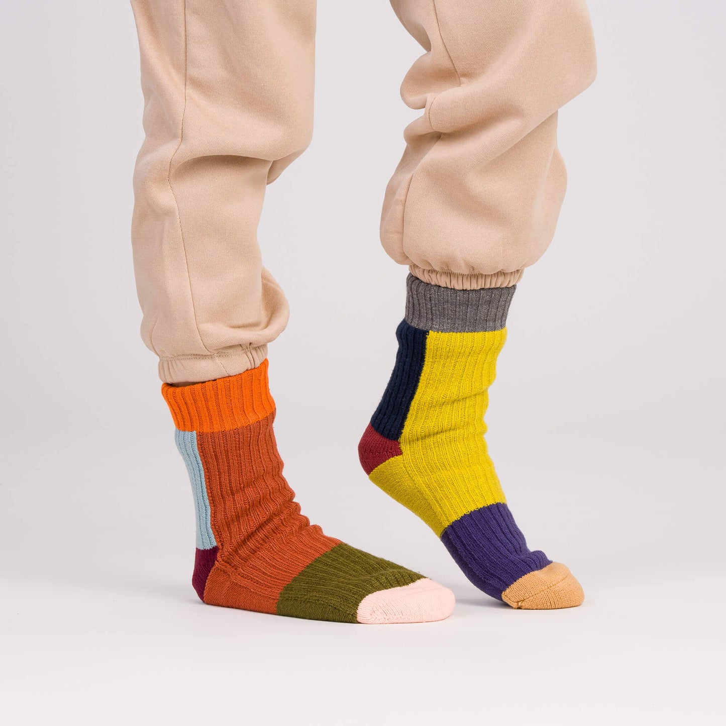 VERLOOP Mismatch House Socks: Desert