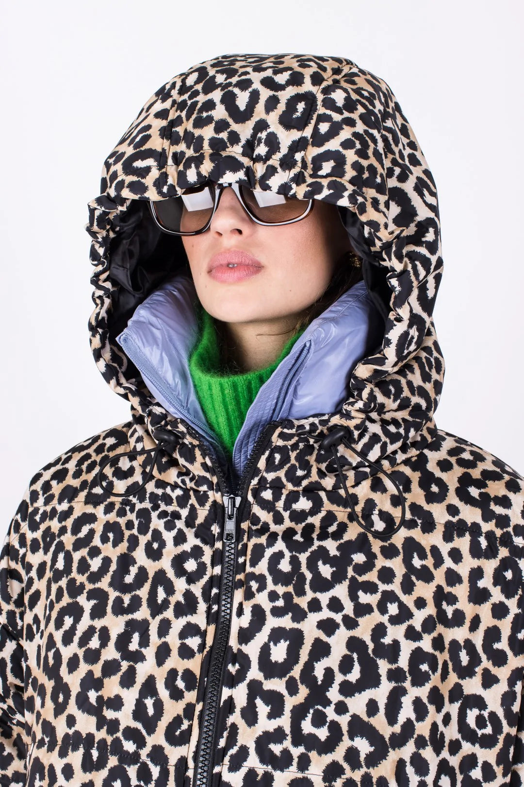 Sittingsuit, water repellent wearable blanket, Snow Leopard