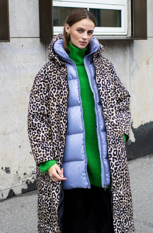 Sittingsuit, the wearable blanket, Snow Leopard